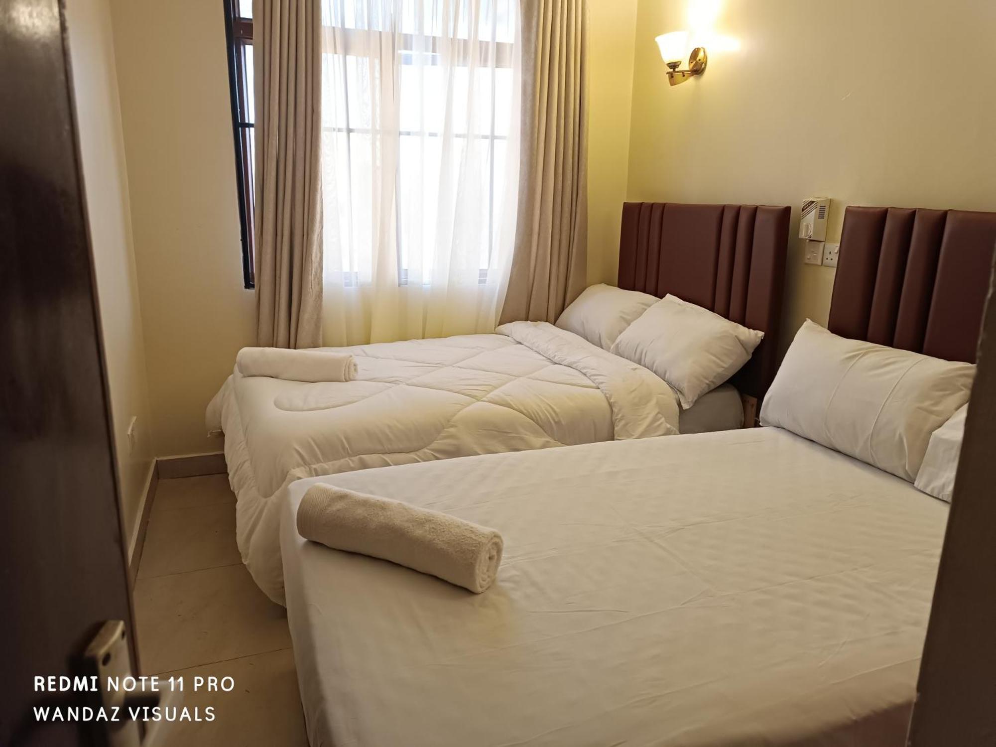 Furnished With Swimming Pool Near Shopping Mall Séjour chez l'habitant